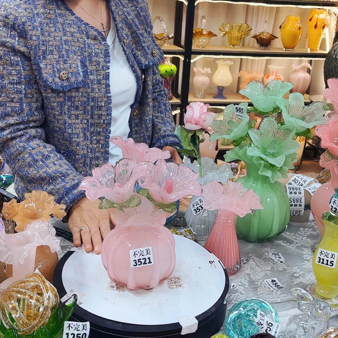 3朵花+1瓶家悦美居琉璃摆件不完美