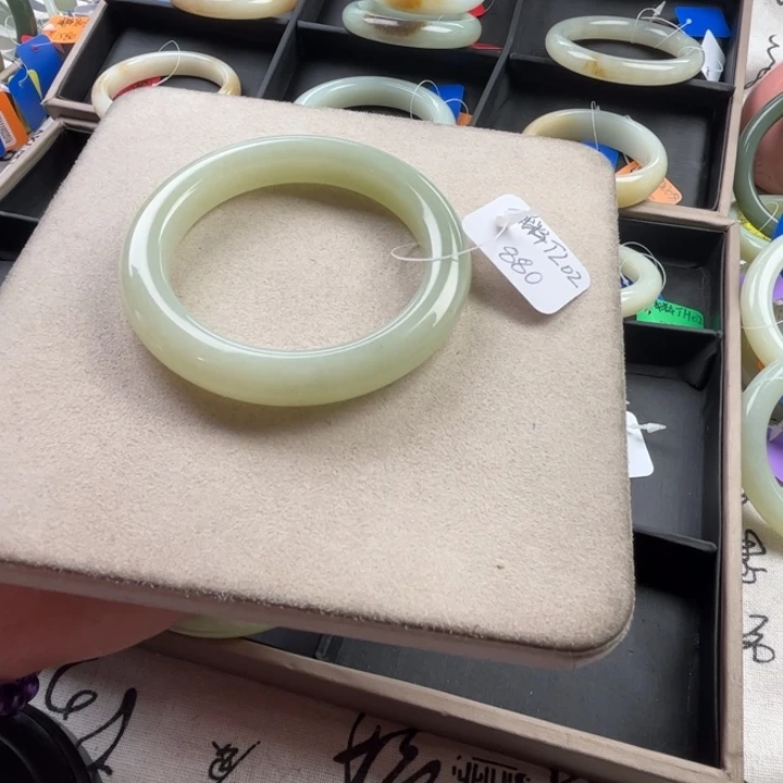 未镶嵌手镯和田玉玲珑美镯57