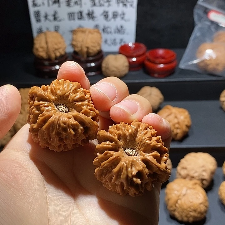 文玩核桃吊坠龙门涧