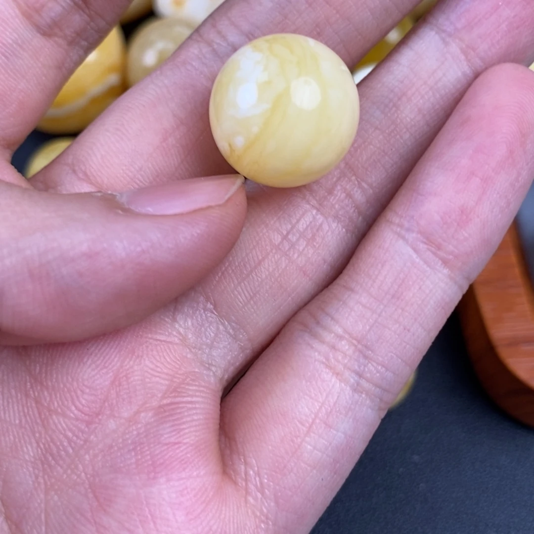 琥珀未镶嵌裸石35