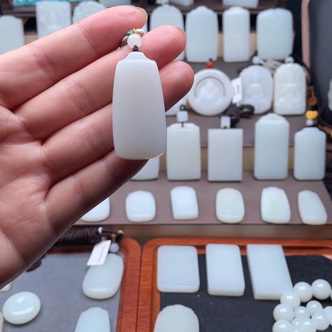 和田玉未镶嵌颈饰