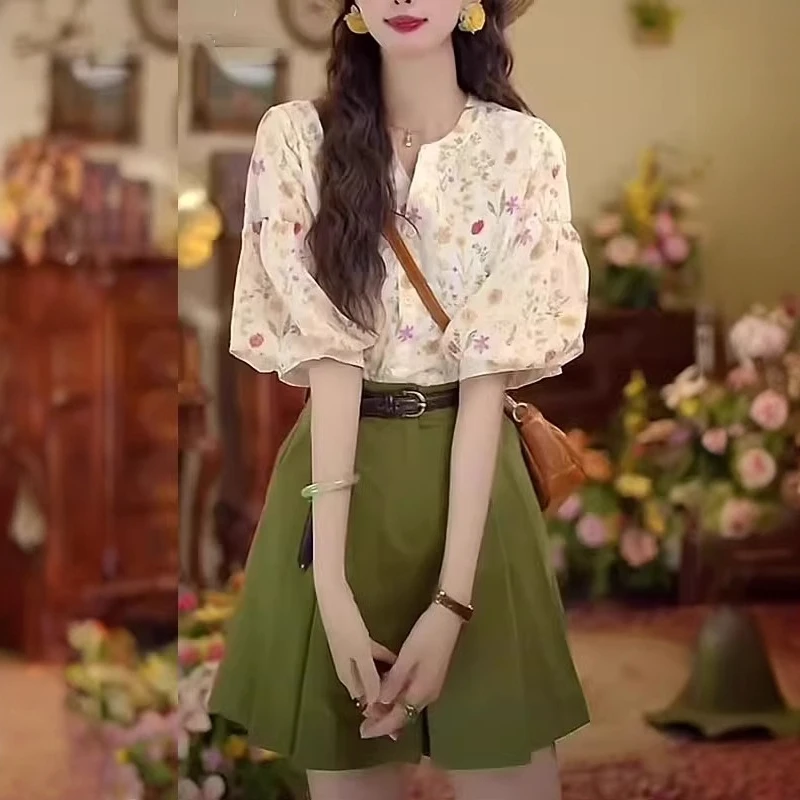 刺绣泡泡袖衬衫搭短裤夏季新款港风复古时髦洋气小个子高级感套装