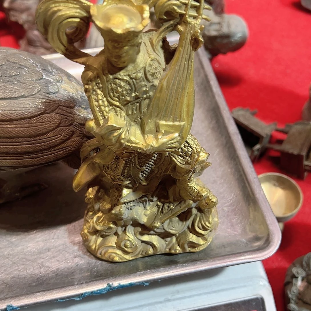 刘*臭黄铜摆件工艺品，