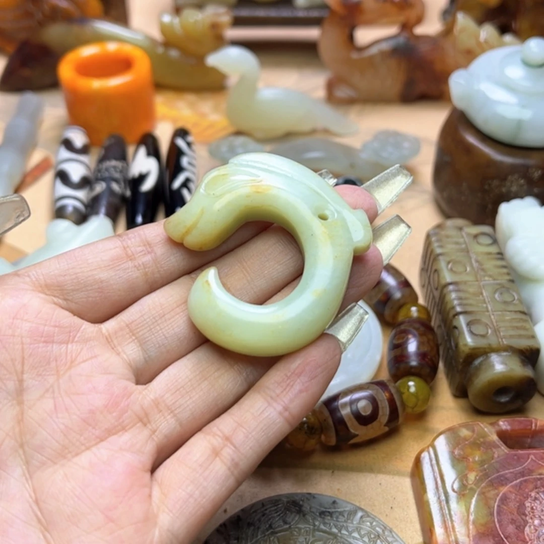 【闪购商品】蛇纹石玉颈饰未镶嵌