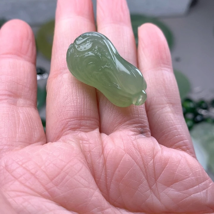 蛇纹石玉未镶嵌颈饰岫玉