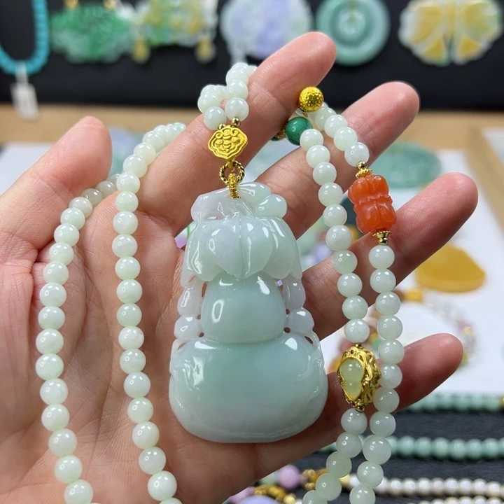 颈饰未镶嵌翡翠吊坠
