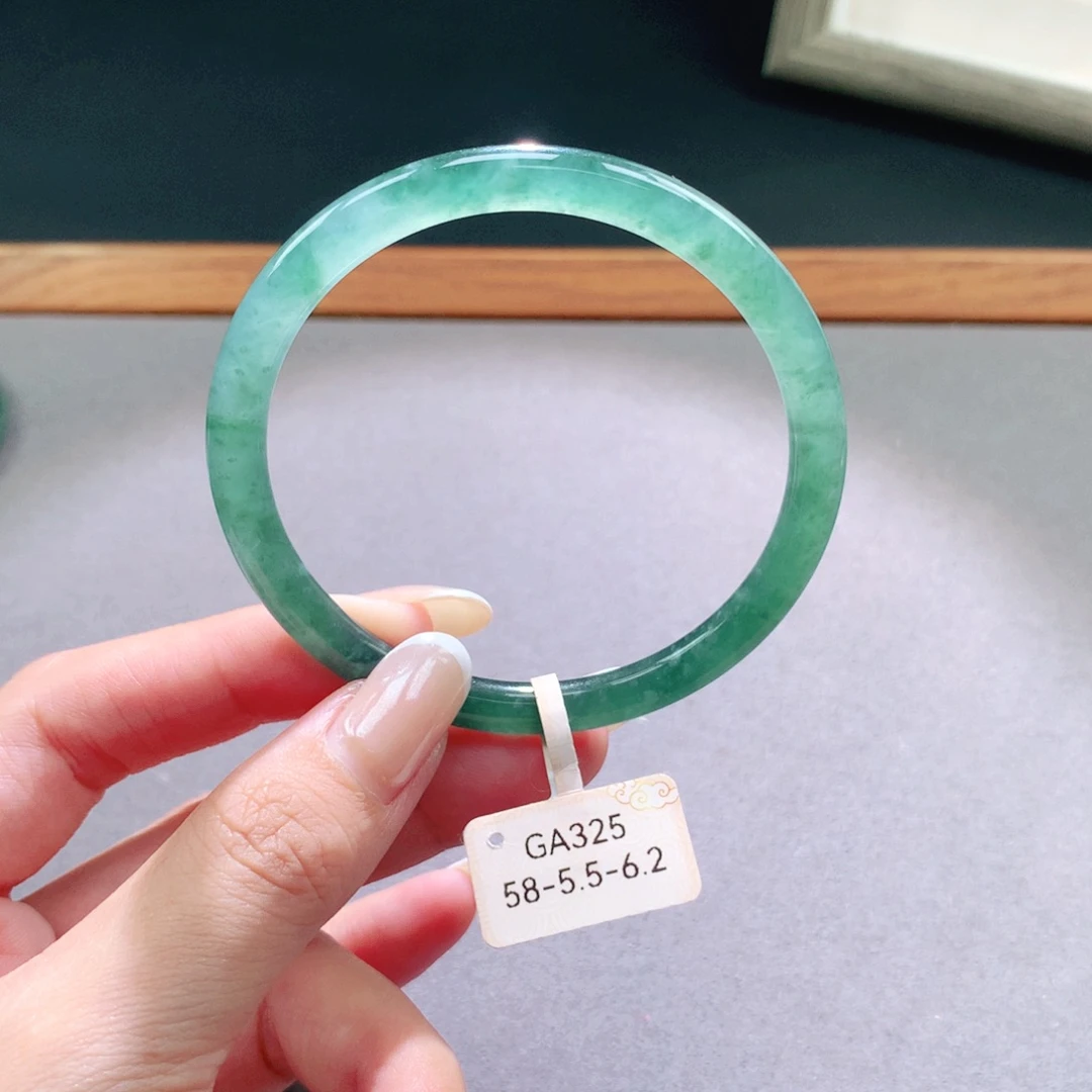翡翠未镶嵌手镯天然