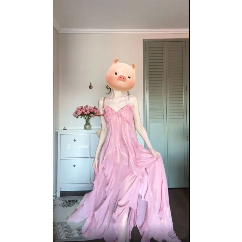 春季新款粉色度假风露背吊带连衣裙女海边拍照精致仙女沙滩长裙女