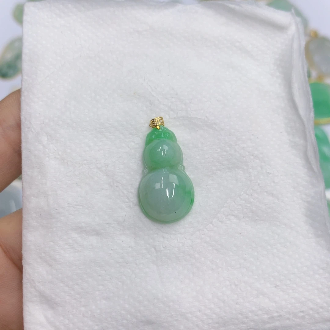 翡翠18K金镶嵌颈饰翡翠