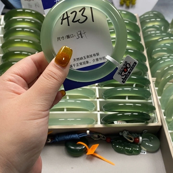 彩***虹蛇纹石玉未镶嵌手镯