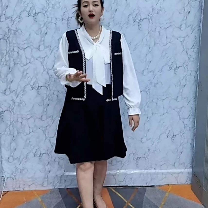 假两件连衣裙成人秋季背带款大码连衣裙拼接季通用纽扣