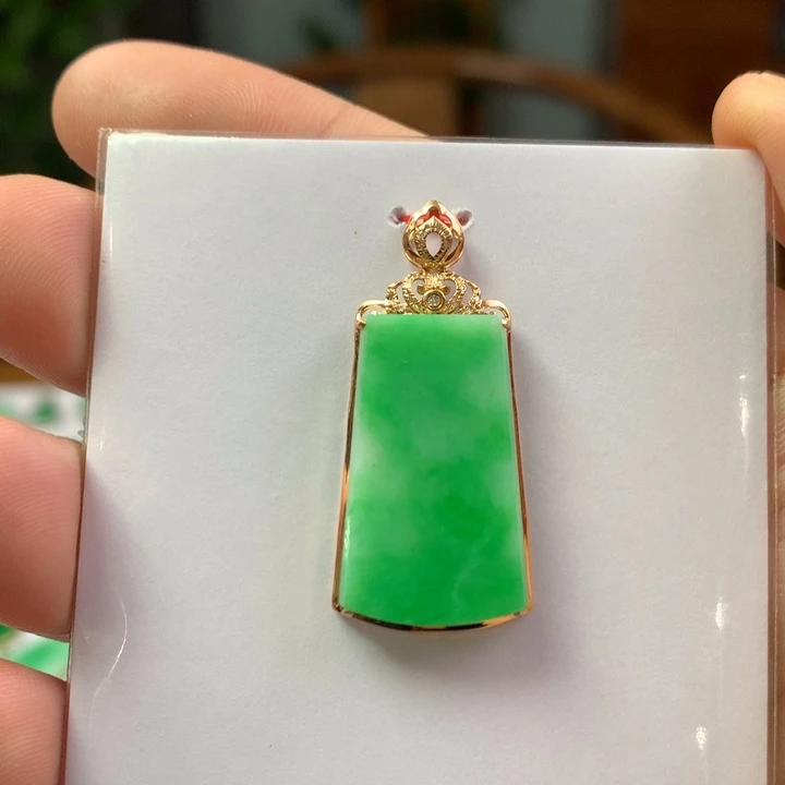 翡翠18K金镶嵌颈饰翡翠吊坠