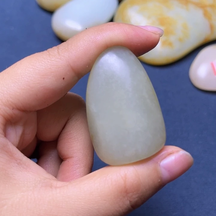 和田玉（糖玉）未镶嵌珠宝奇石