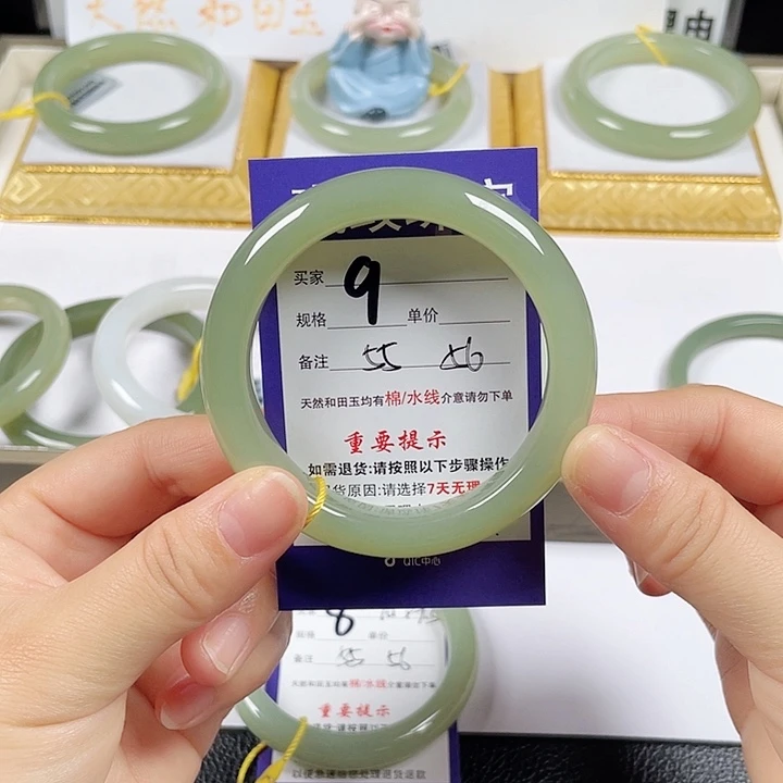 和田玉未镶嵌手镯