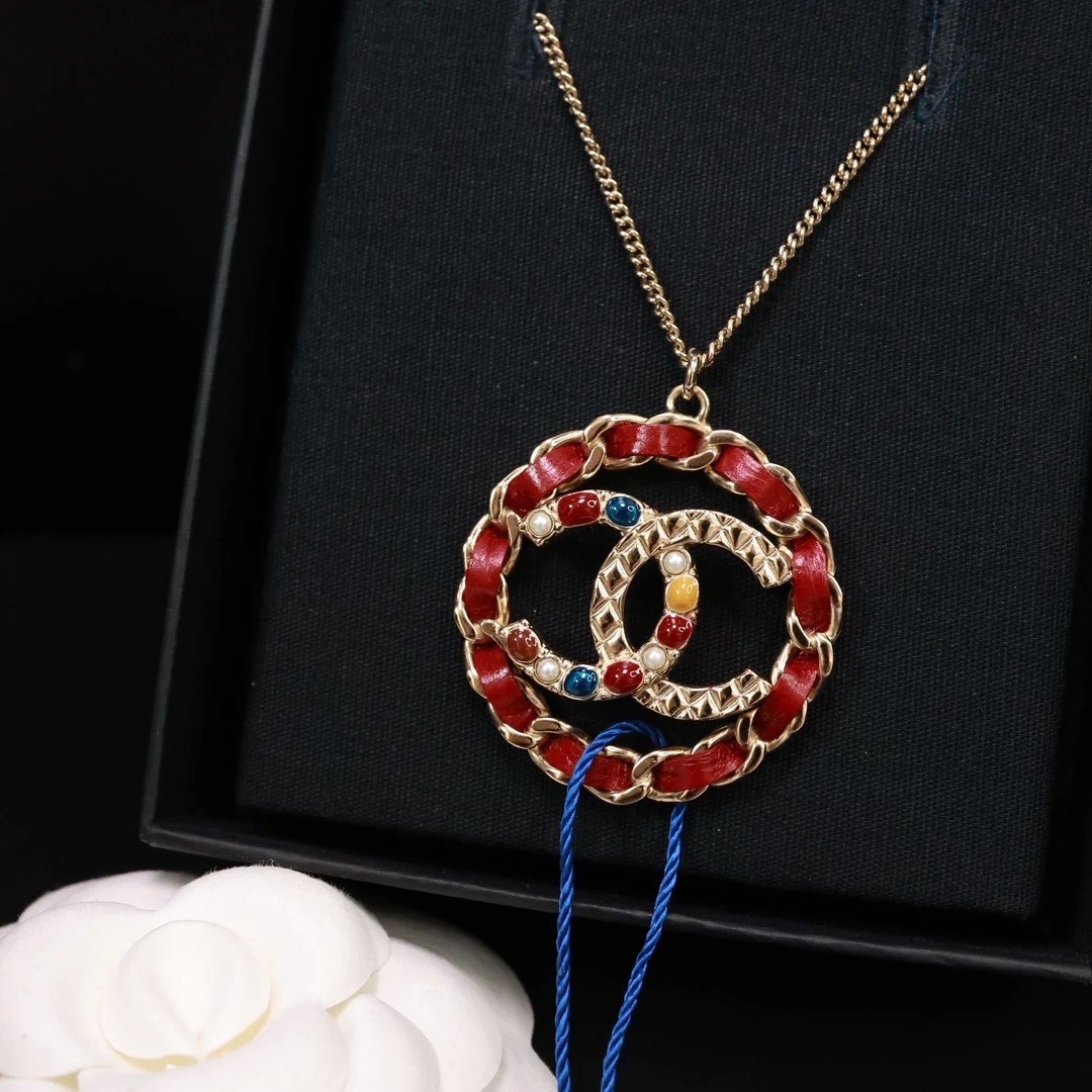 未使用 Chanel/香奈儿 酒红皮穿镂空双C圆形吊坠项链 06274