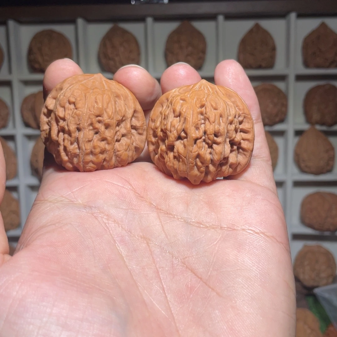 文玩核桃把件平谷凹底