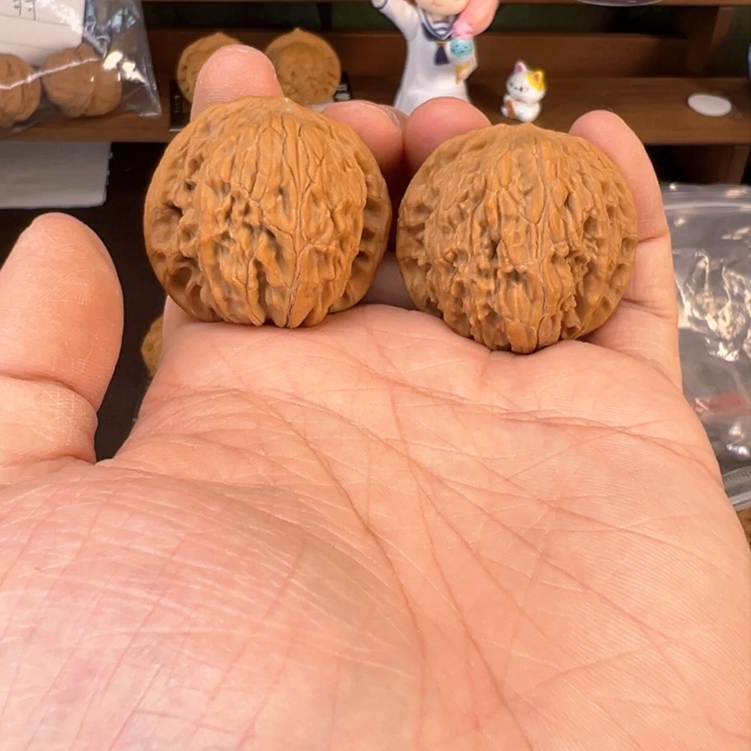 文玩核桃把件黄杆狮子头38