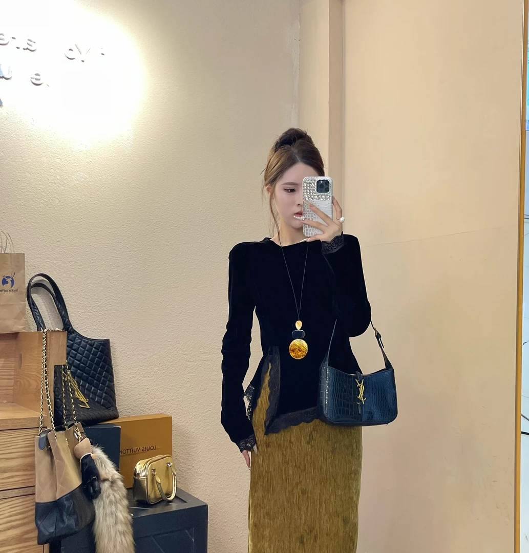 {定制}东大门秋季高级感丝绒拼接蕾丝T恤显瘦修身时尚百搭网红