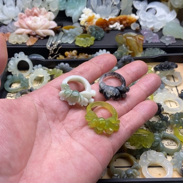 悠***创蛇纹石玉合金颈饰