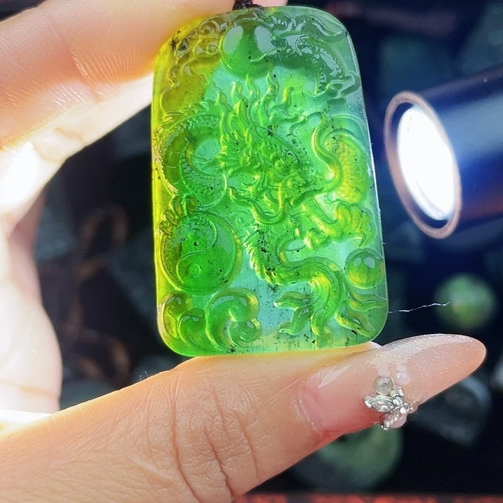 蛇纹石玉未镶嵌挂件泰山玉龙牌