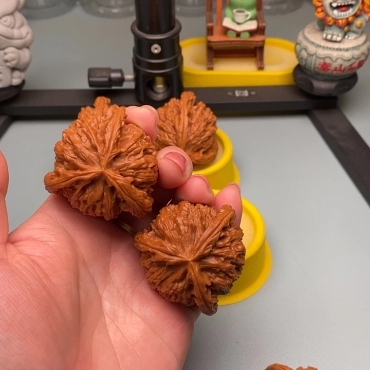 专***糖文玩核桃吊坠42尺寸白狮子