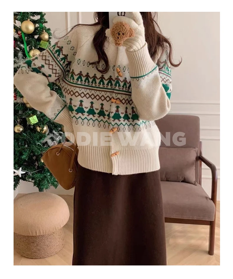 【Carrie专属】JODIE WANG.提花木扣圆领加厚针织开衫