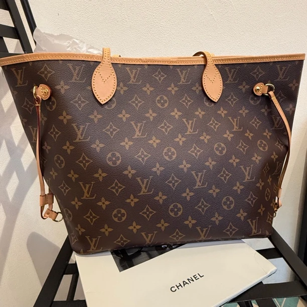 95新 LV LV老花红内中号never full芯片款/H0013259