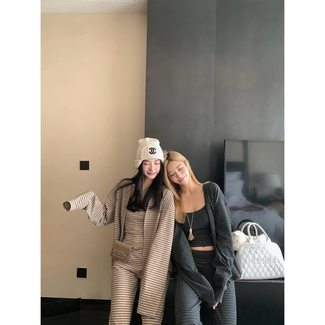 区区欧阳条纹针织开衫外套女秋季新款宽松复古设计感小众长袖上衣