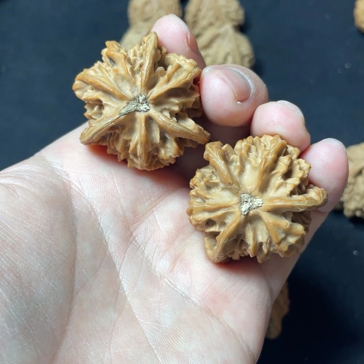 文玩核桃把件盘山三棱有修36mm