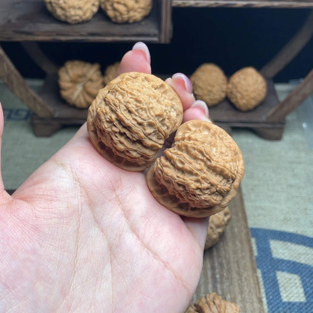 文玩核桃吊坠40血麒麟