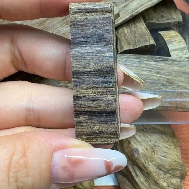 大叶紫檀（黑酸枝木类）