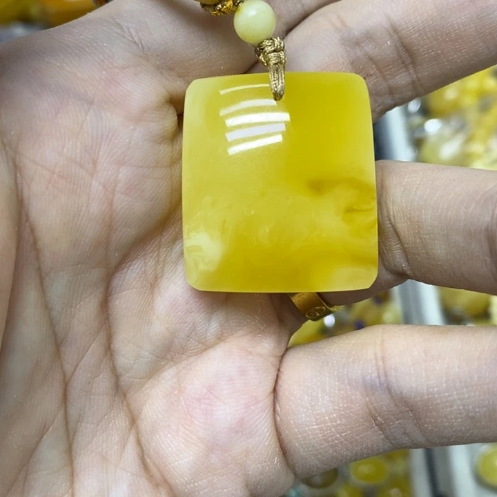 蜜蜡未镶嵌裸石吊坠