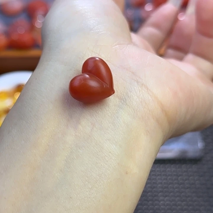 南红玛瑙未镶嵌珠宝半成品屁桃