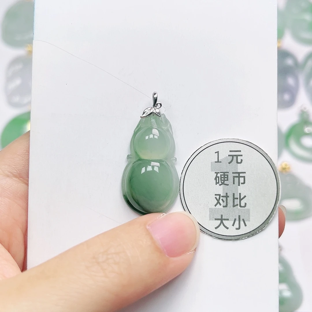 18K金镶嵌挂件翡翠