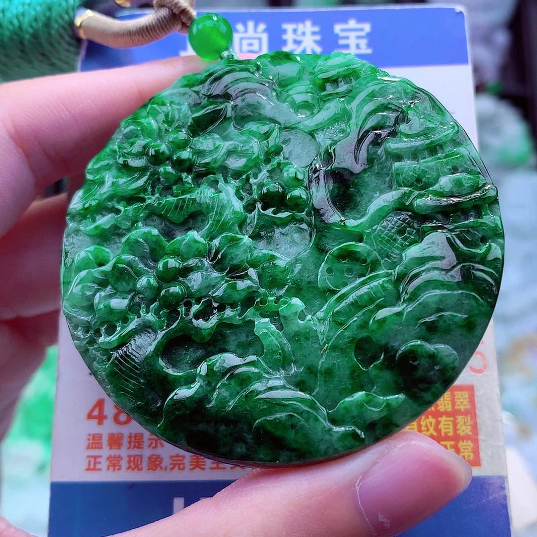 翡翠未镶嵌颈饰挂件