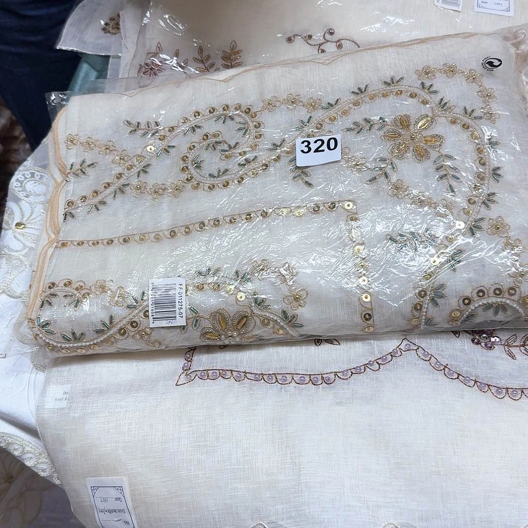 320号 180*275厘米珠母绿水晶桌布