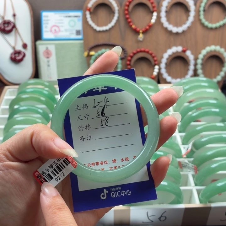 石英质玉未镶嵌手镯