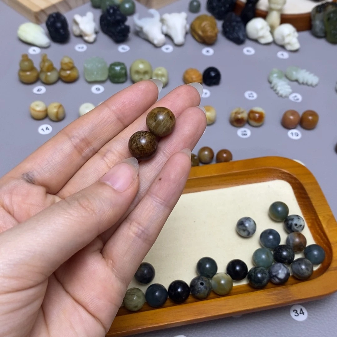 蛇纹石玉配饰合金轻**萤