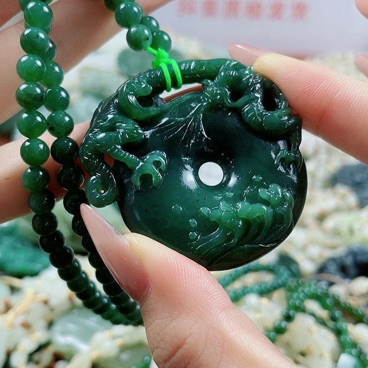 颈饰未镶嵌和田玉