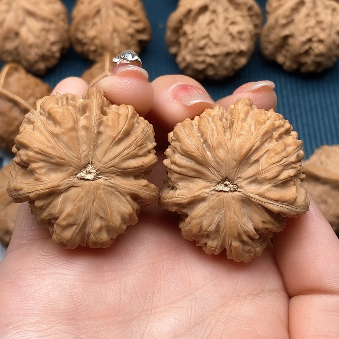 文玩核桃吊坠非**勇玉龙