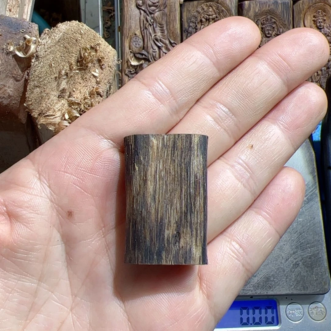 沉香吊坠白棋素牌5克