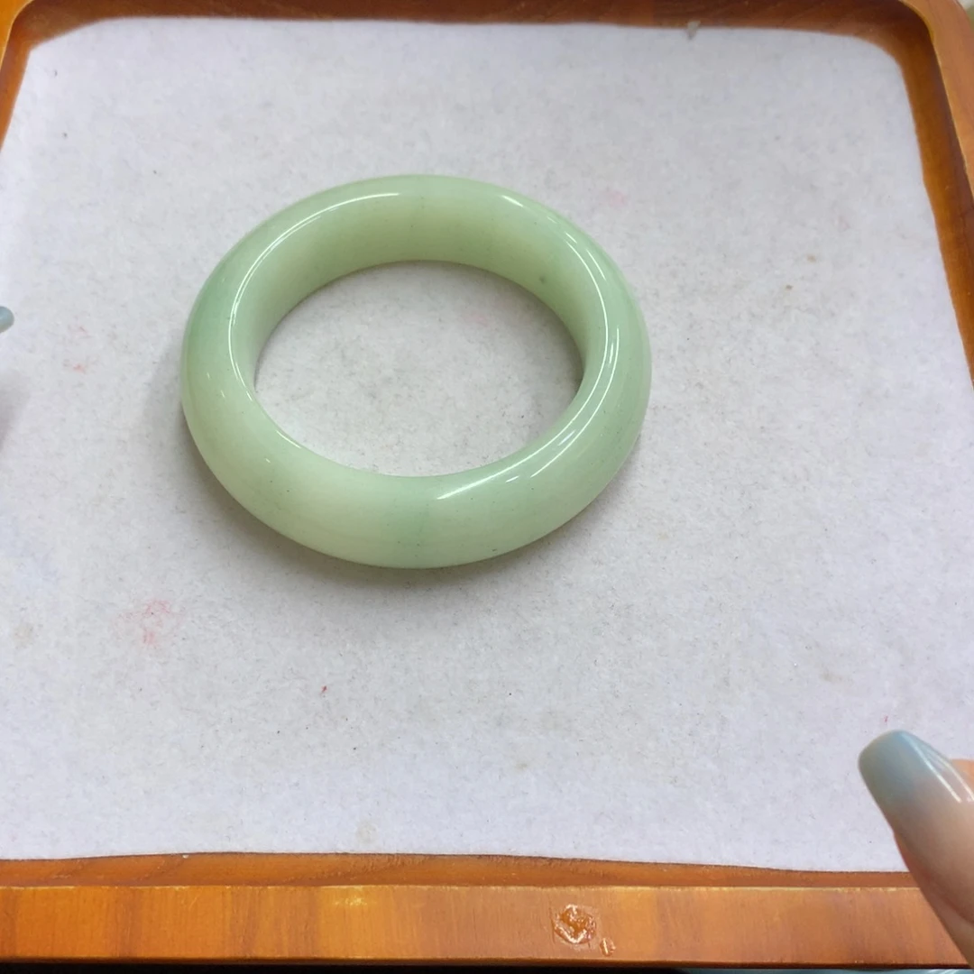 未镶嵌手镯石英质玉