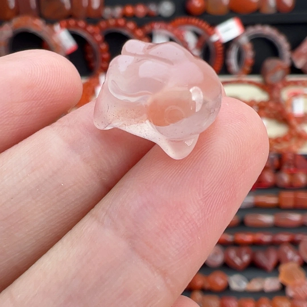 南红玛瑙未镶嵌颈饰飞天兔