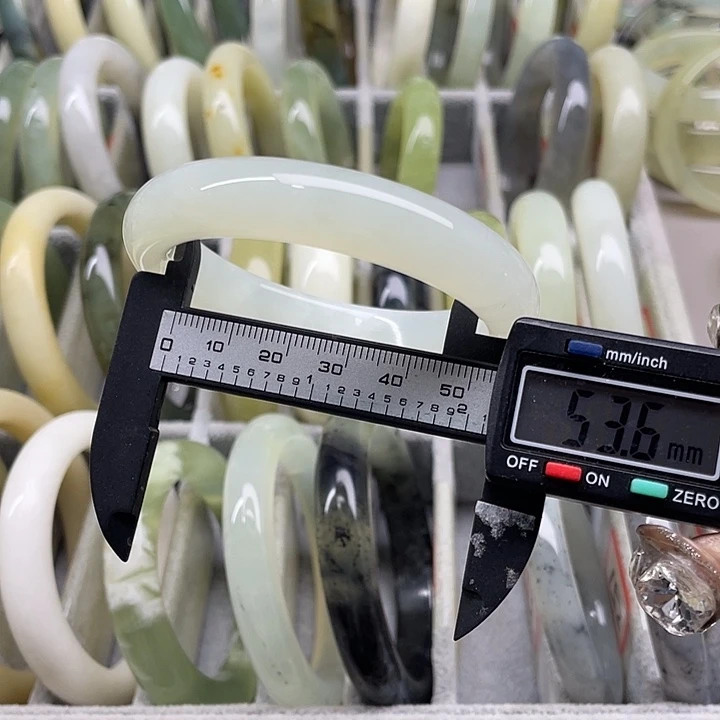 蛇纹石玉未镶嵌手镯153