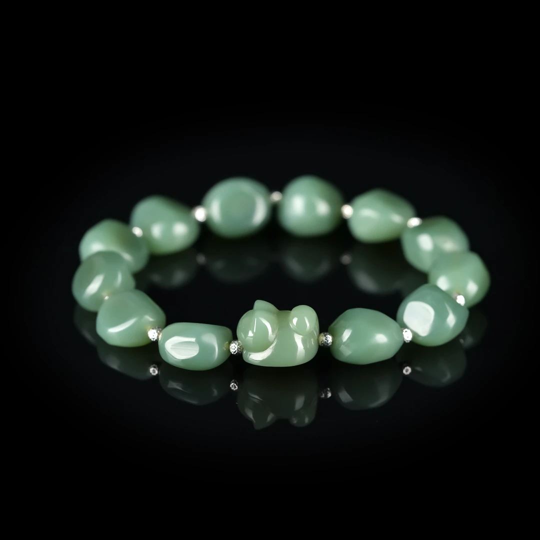 典藏级 和田玉粉青起荧光随形小猫手串 18K白金 9*12mm± H82308