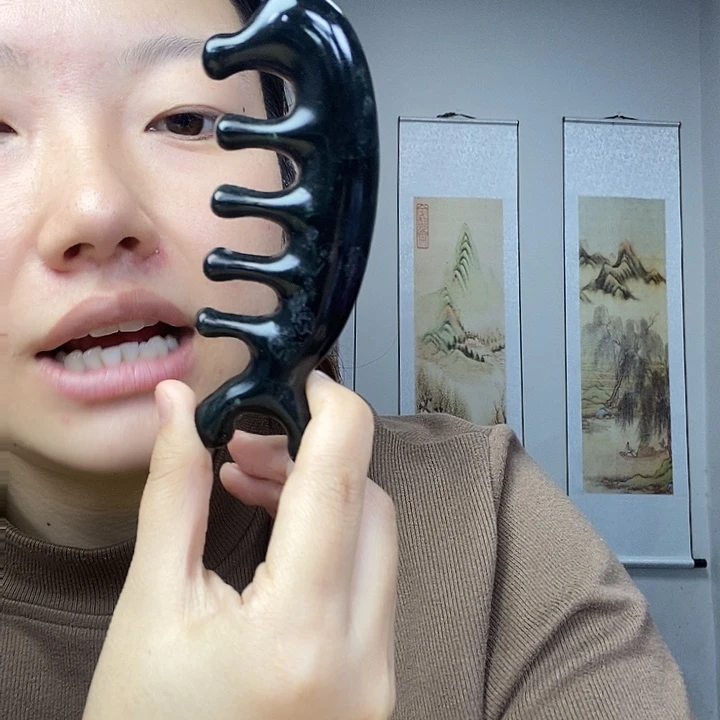 蛇纹石玉未镶嵌海豚梳