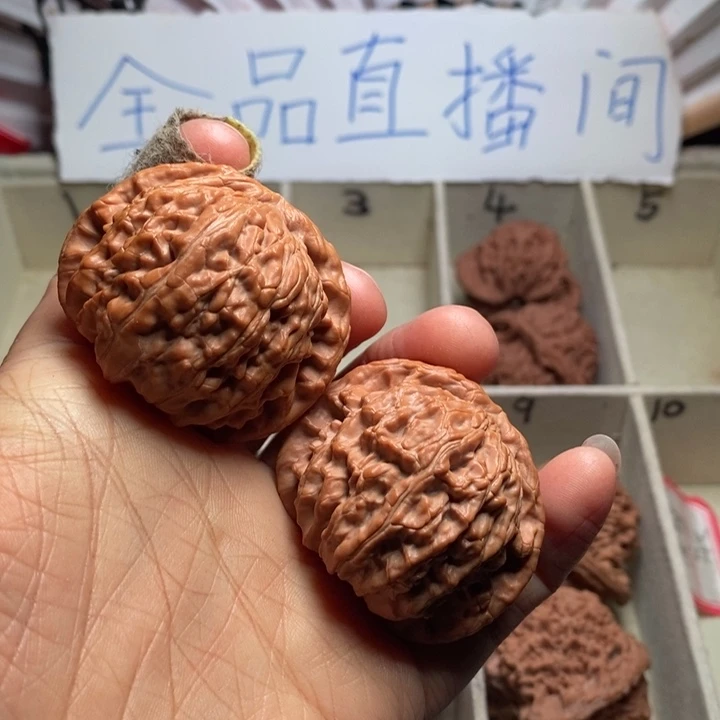 文玩核桃吊坠其***大白狮子