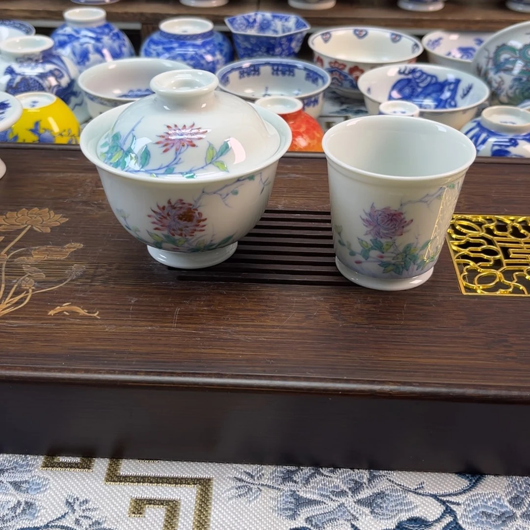 手绘斗彩君子菊2件套盖碗+容天杯