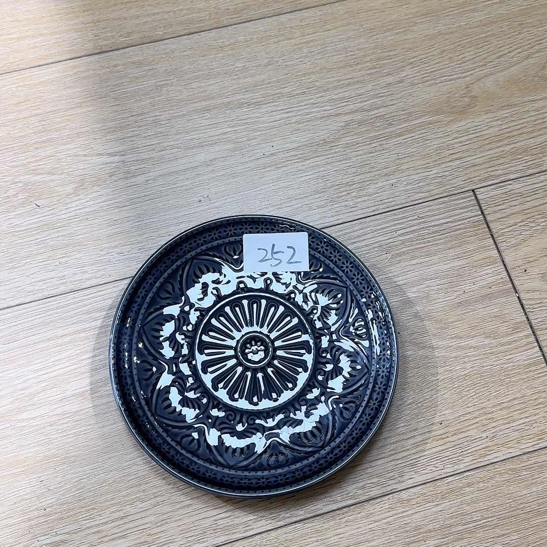 瓷片两个。