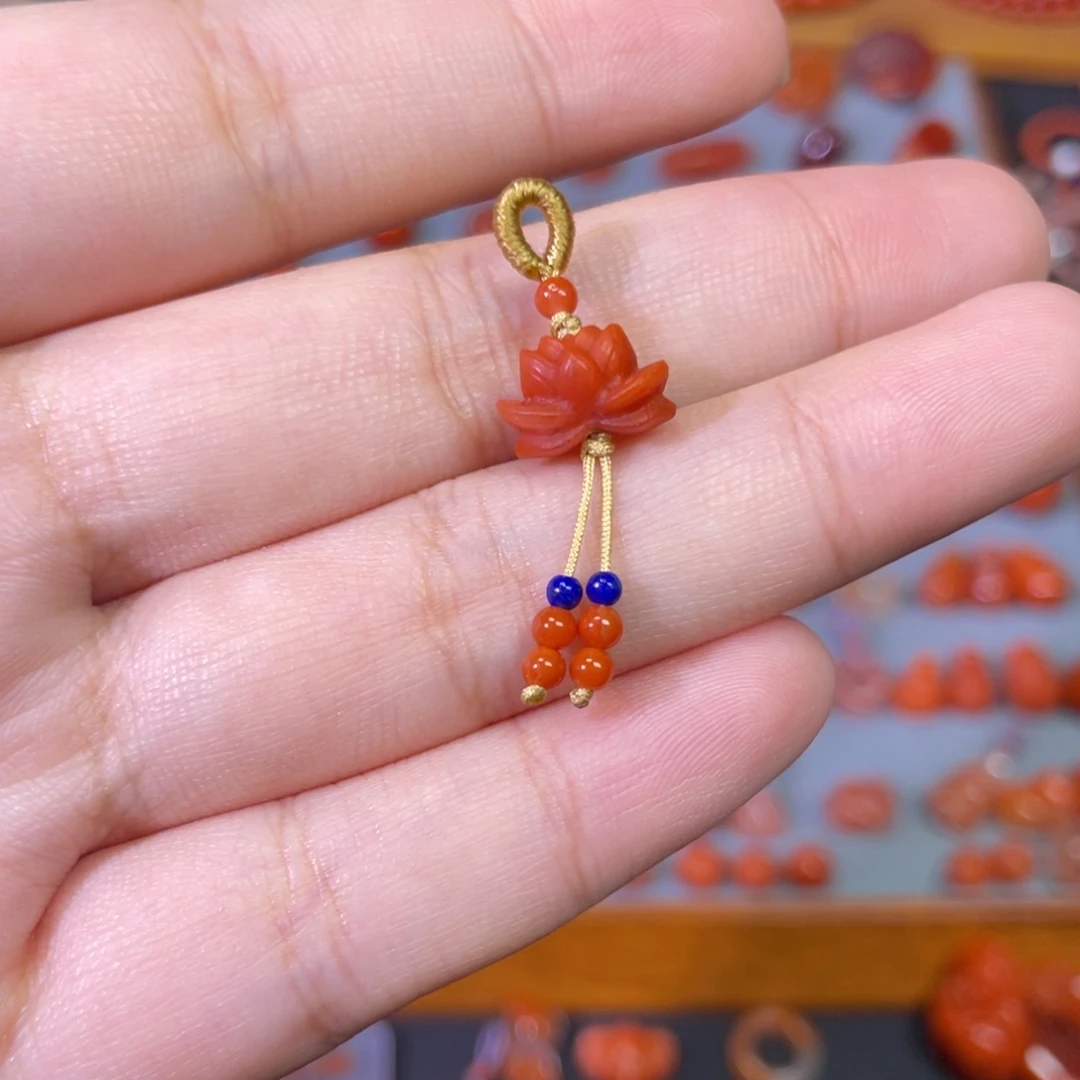 未镶嵌莲花卡10.7南红玛瑙